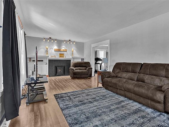 4th image of 254 N Mercer Ave