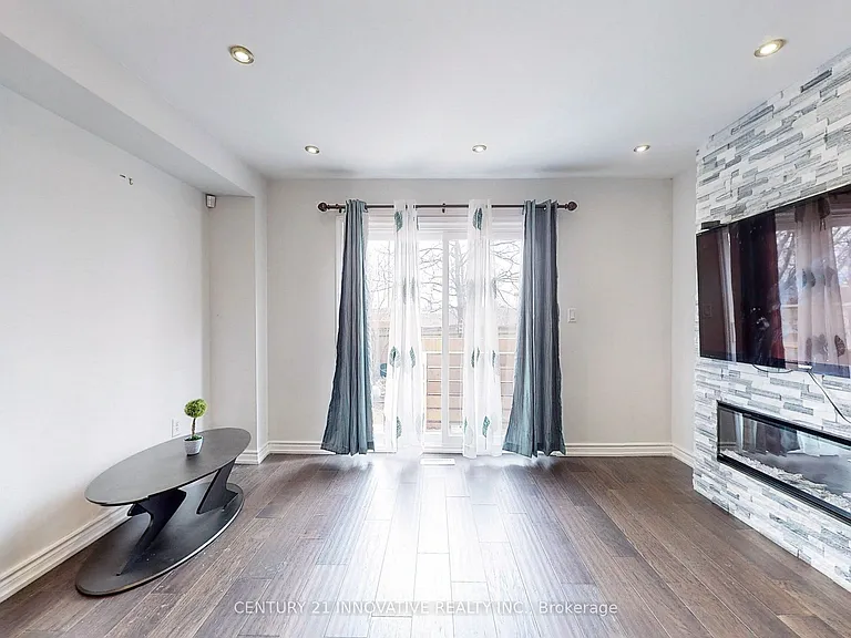 1635 Pickering Pkwy #18 — Photo 5