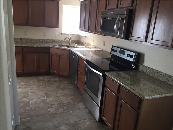 2nd image of 4805 Cresthill Ln