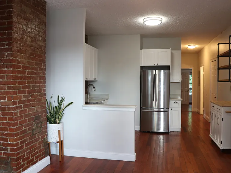 320 Warren St #2 — Photo 11