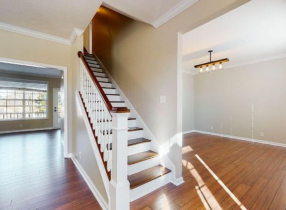 4th image of 1205 Dreamview Ln