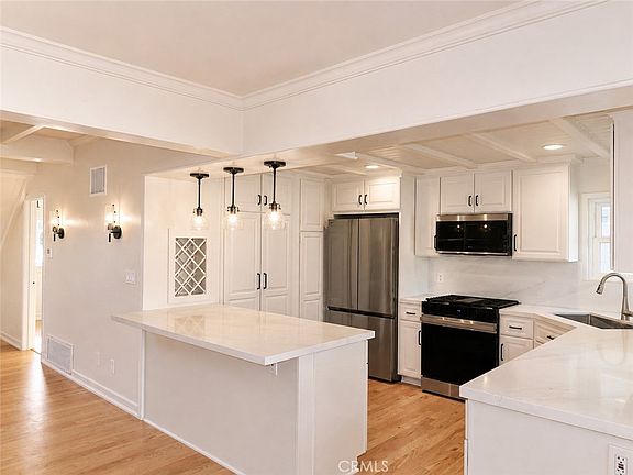 4th image of 308 Coral Ave