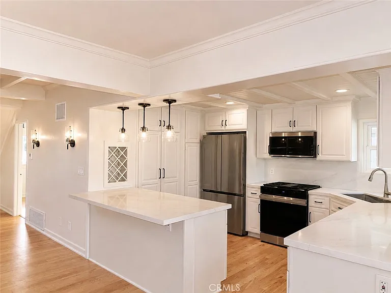 308 Coral Ave — Photo 4