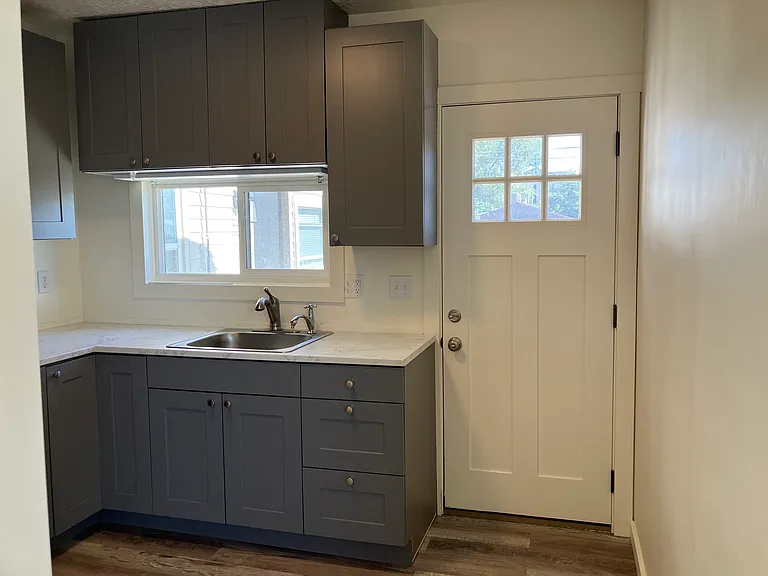 1156 E Westminster Ave #B — Photo 6