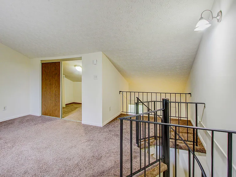 Bella Dora Rosamond Ave. Apartments — Photo 20
