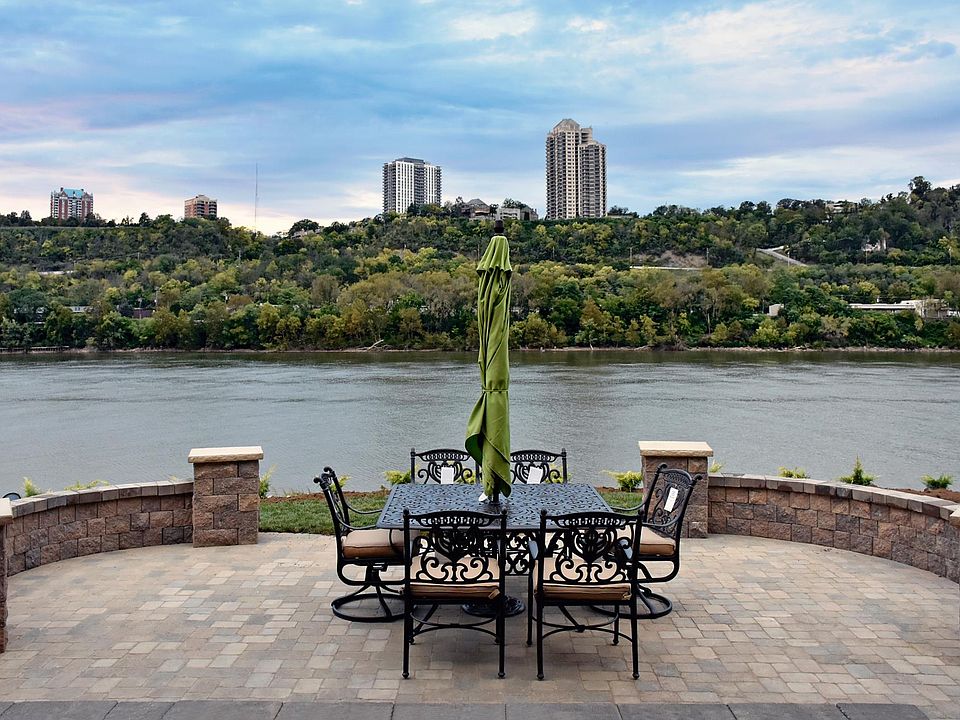 1st image of Manhattan Blvd #17