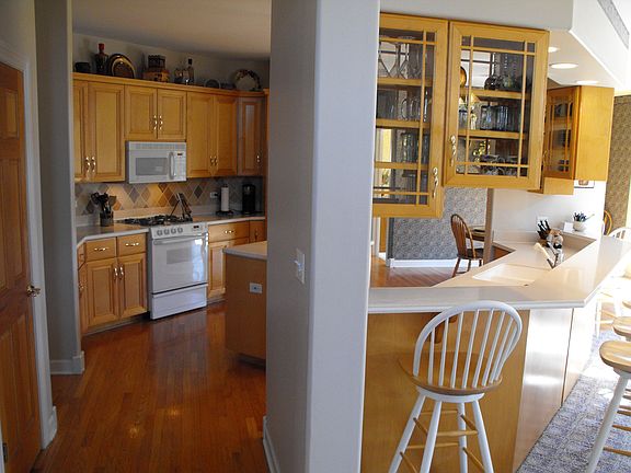 GREAT SET UP FOR ENTERTAINING