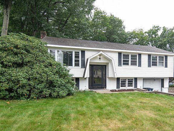 3rd image of 8 Radcliffe Drive