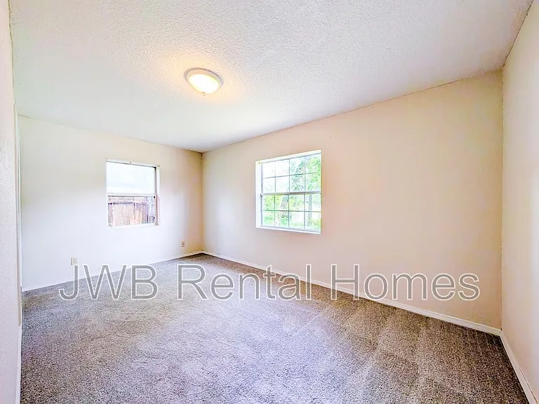 5968 Oaklane Dr — Photo 7