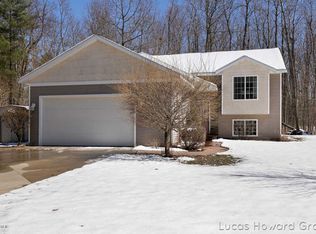 962 Olin Meadows Dr, Sparta, MI 49345