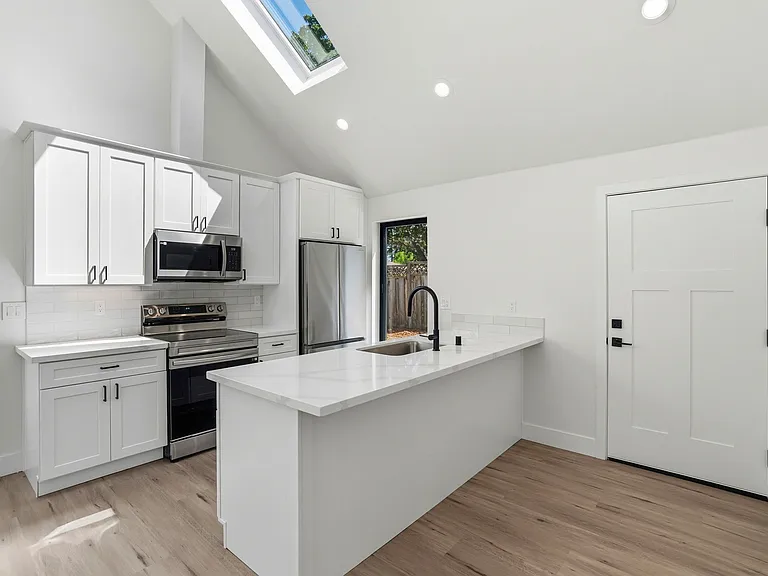 229 Steven Cir — Photo 4