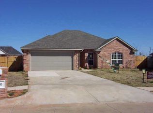 810 E Pointe Ct, Mustang, OK 73064