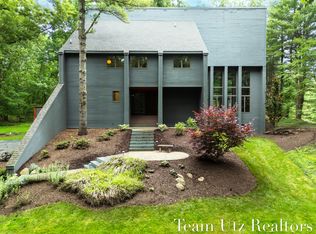 410 Greentree Ln NE, Ada, MI 49301