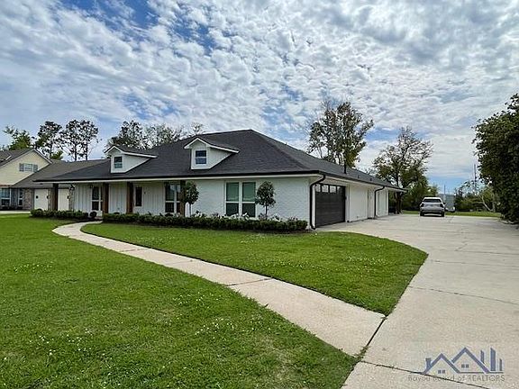 3rd image of 4016 Llano Dr