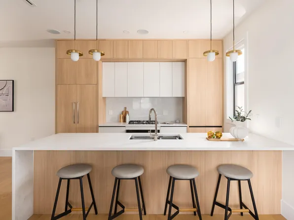 4828 Albert St #2, Burnaby, BC V5C 2H3