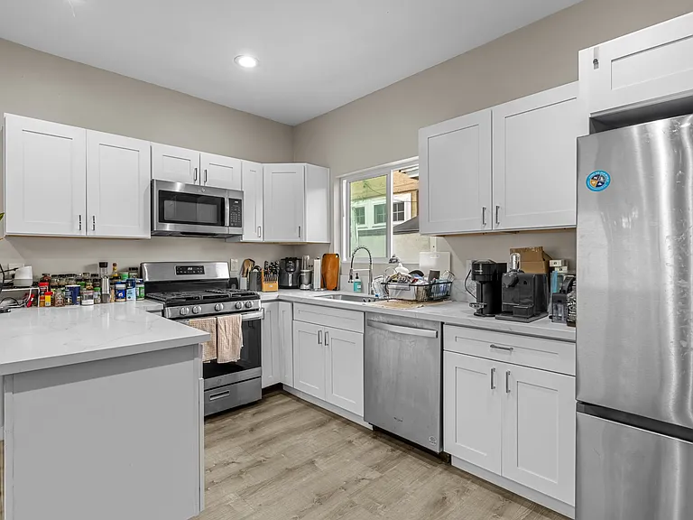 6323 Mesita Dr — Photo 3