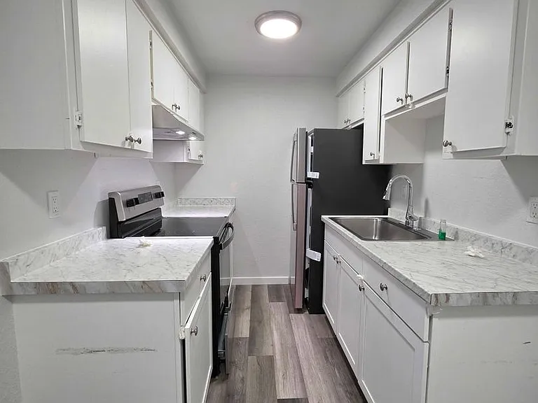 4122 4126 Hoyt Ave — Photo 16