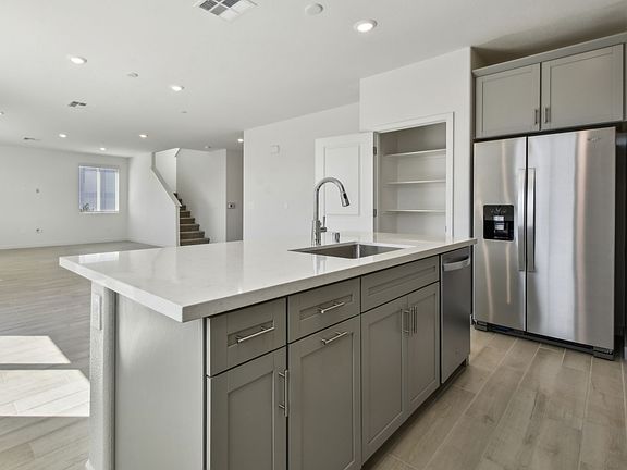 NCA _Vernon_LibertyRanch_5022_Kitchen_1296_RevereLoop_MODEL