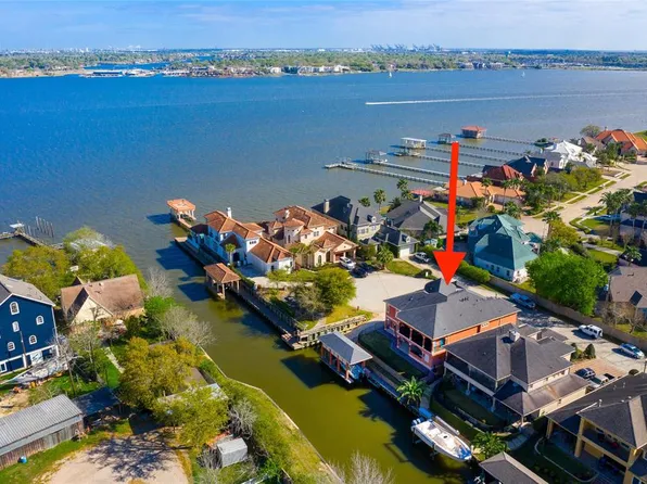 107 Blue Water Way, Kemah, TX 77565