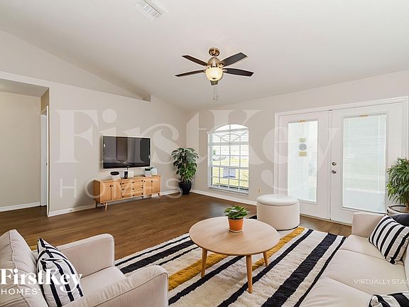 4th image of 118 NE 6th Ave