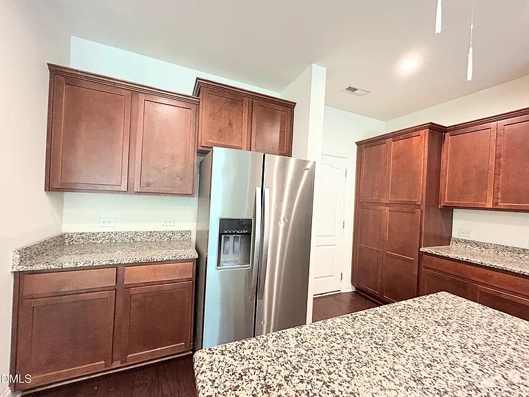 735 Lampwick Ln — Photo 9