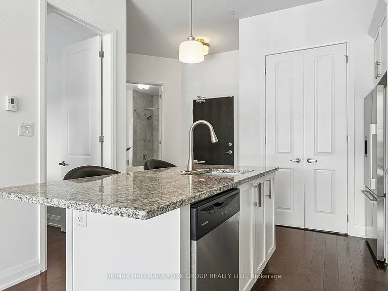15277 Yonge St #11 — Photo 15