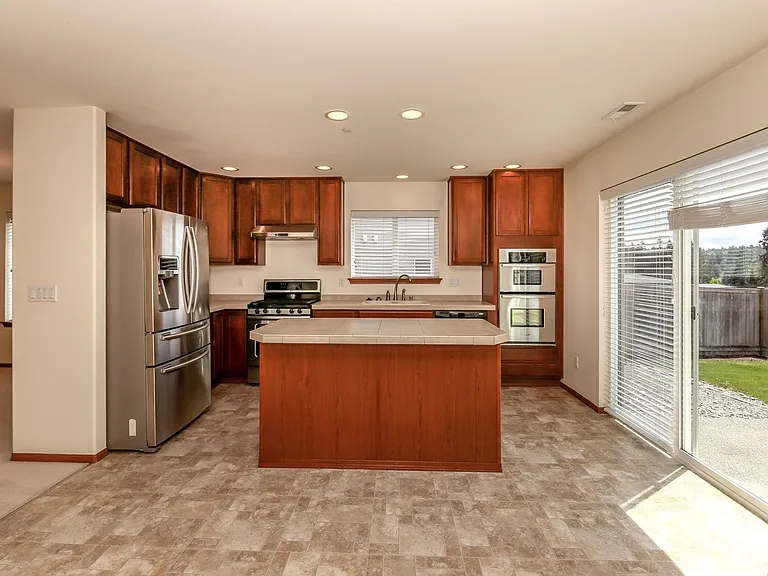 1187 Swan Loop — Photo 12