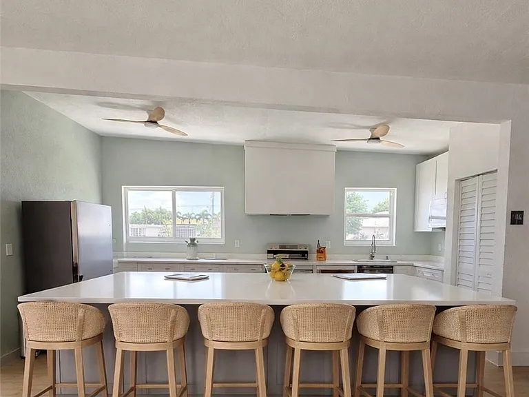 21484 Edgewater Dr — Photo 3