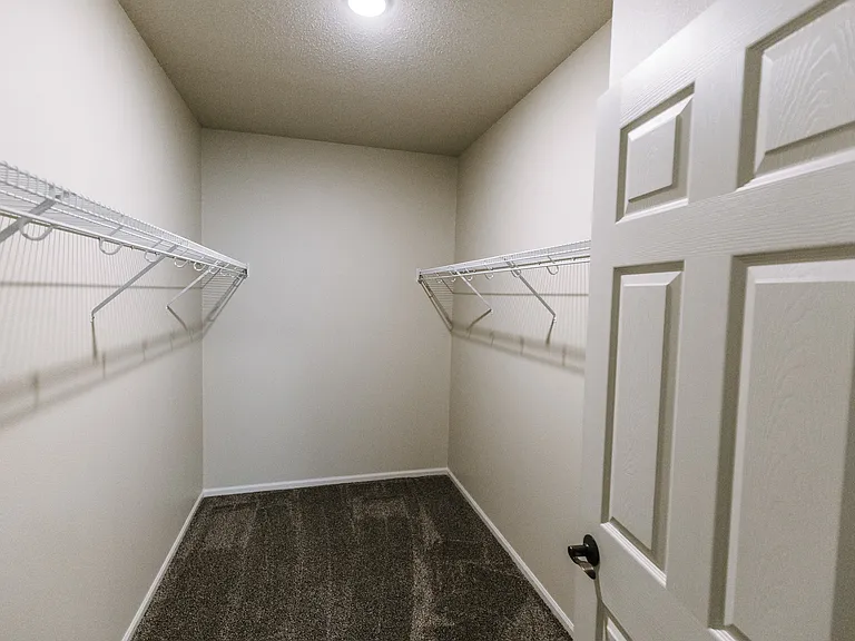 Lakewood Crossing Apartments — Photo 24
