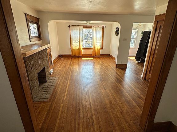 3rd image of 83 Shoreham Pkwy Floor 2