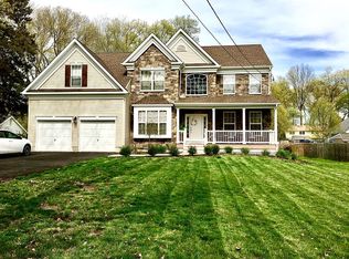 102 Edgewood Ave, Green Brook, NJ 08812