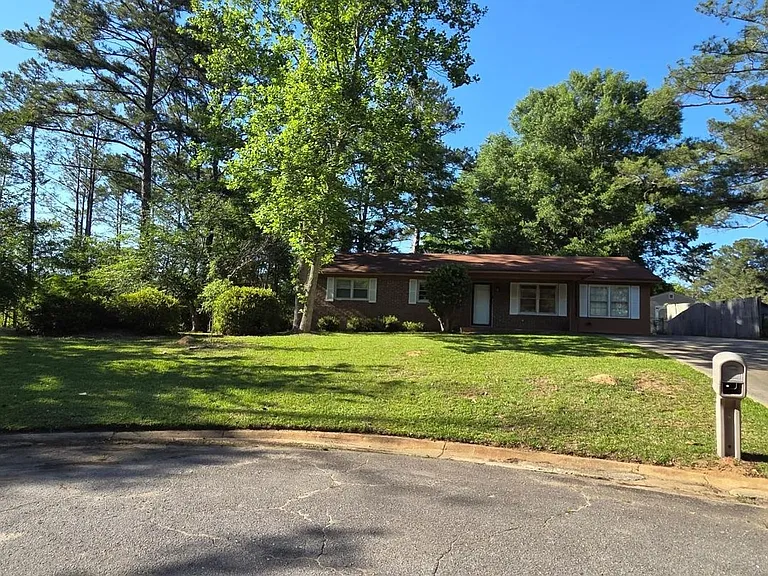 4685 Pinedale Dr — Photo 2