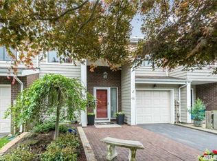 44 Boathouse Ln, Bay Shore, NY 11706