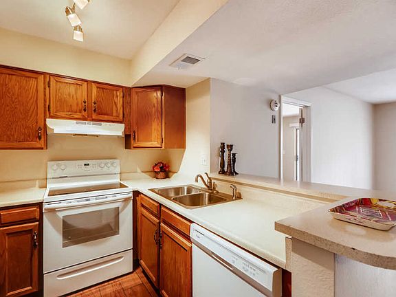 3rd image of 540 N May St #1118