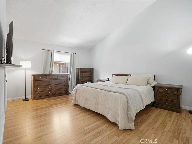 9960 Owensmouth Ave — Photo 16