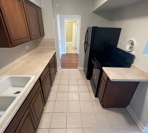 5th image of 515 S Milwaukee Ave #517-7