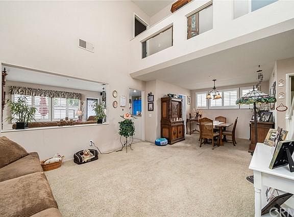 3rd image of 559 E Stephanie Dr