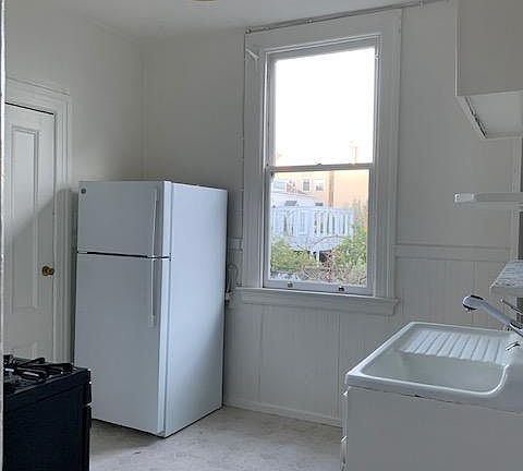 4th image of 3535A 24th Ave