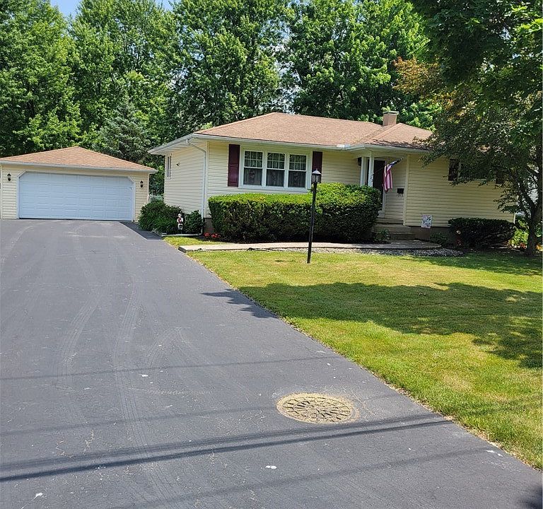 1st image of 22 Briarwood Dr