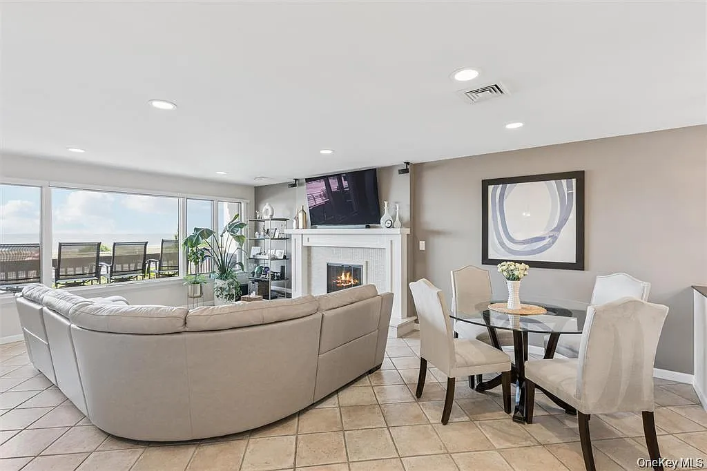 3 bed, 2.5 bath, 3150 sqft, $8,500 — Photo 4
