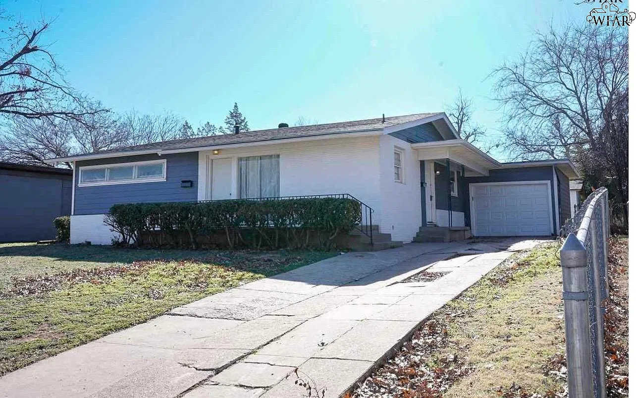 4 bed, 2.0 bath, 1710 sqft, $1,600 — Photo 2