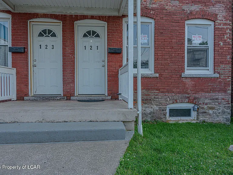123 Poplar St — Photo 2