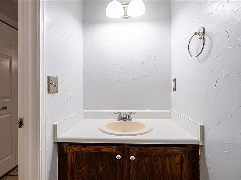 2916 Governors Ct — Photo 16