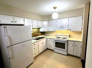 2099 Vernon Dr, Elgin, IL