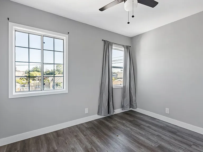 1608 W 42nd Pl — Photo 12