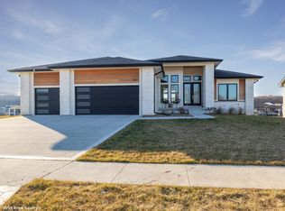 1197 S Wildfire Ave, West Des Moines, IA 50266