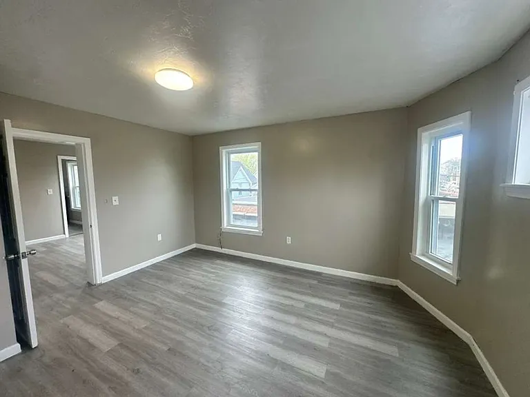 249 Lincoln St — Photo 7