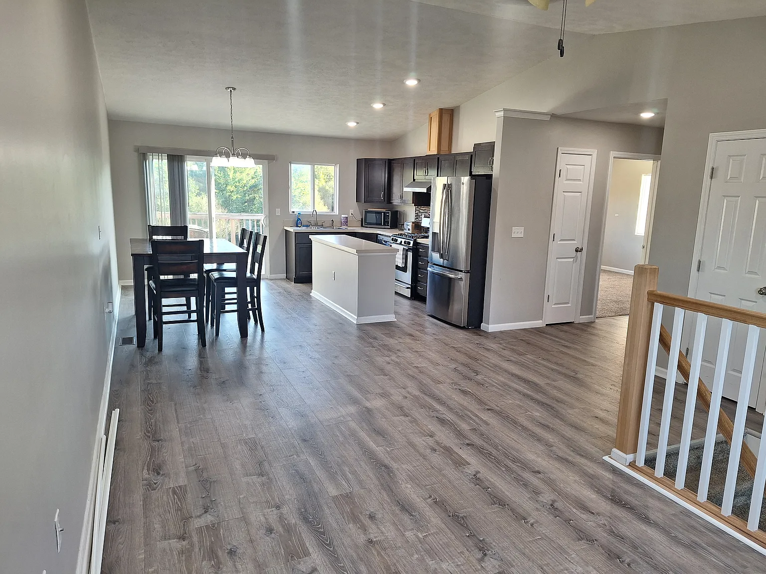 4 bed, 1800 sqft, $2,400 — Photo 2