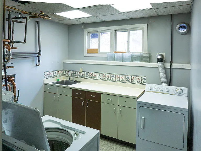 Laundry/Utility room