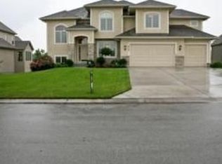 8725 W 157th St, Overland Park, KS 66221